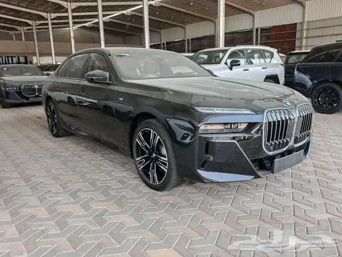 بي ام دبليو 735i موديل 2026 اسود رمادي خليجي 1