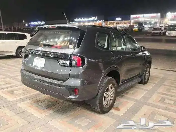 فورد ايفرست XLS ديزل 2024 ممشى 5000 كم فقط 6