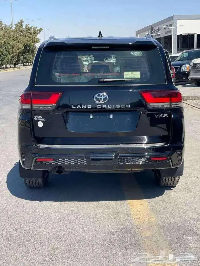 لاندكروزر VXR بحريني فل كامل موديل 2025 5