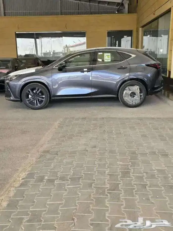 لكزسnx350خليجي رمادي 2025 بنزين استاندر aa 2
