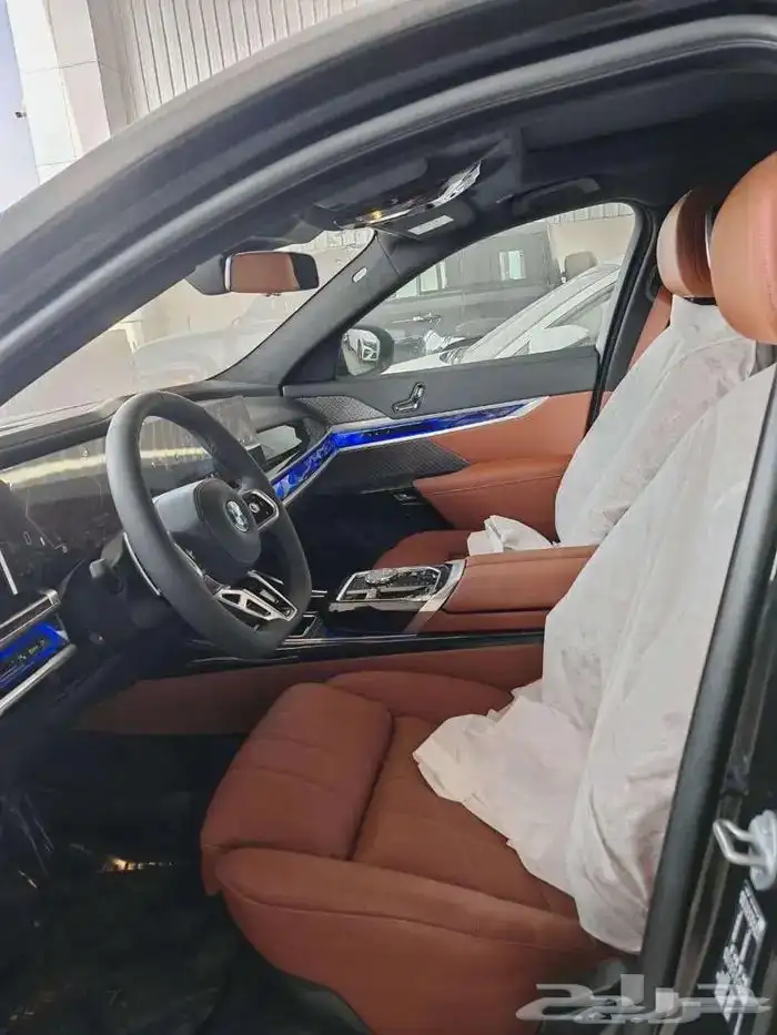 بي ام دبليو 735i موديل 2026 اسود رمادي خليجي 16