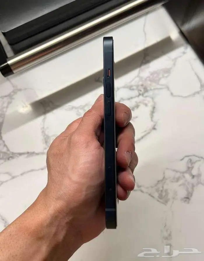iPhone 13 أزرق غامق جديد مع فاتورة الشراء الأصلية 4