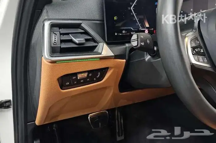 بي ام دبليو الفئة الثالثة 320i 2024 M Sport 10