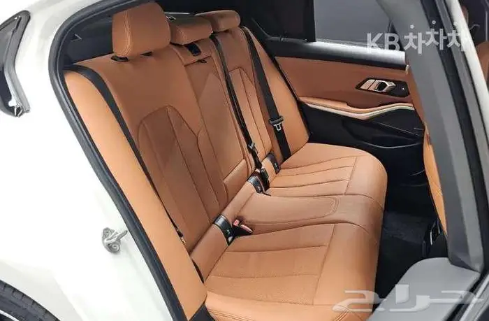 بي ام دبليو الفئة الثالثة 320i 2024 M Sport 11
