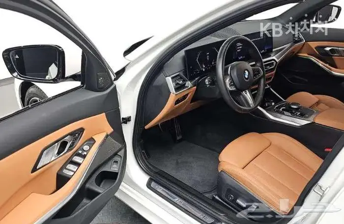بي ام دبليو الفئة الثالثة 320i 2024 M Sport 9
