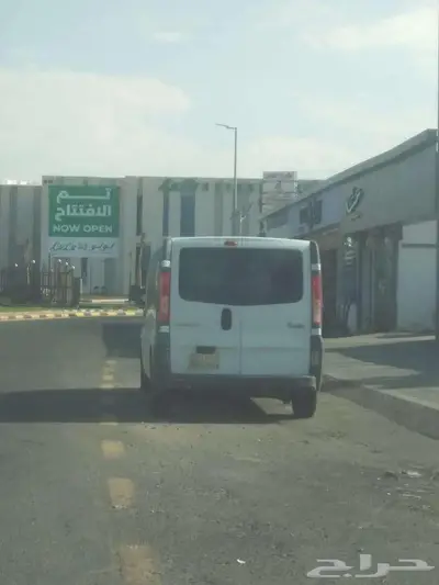 معرض كبير وواجهة حلوة للايجار في موقع استراتيجي index