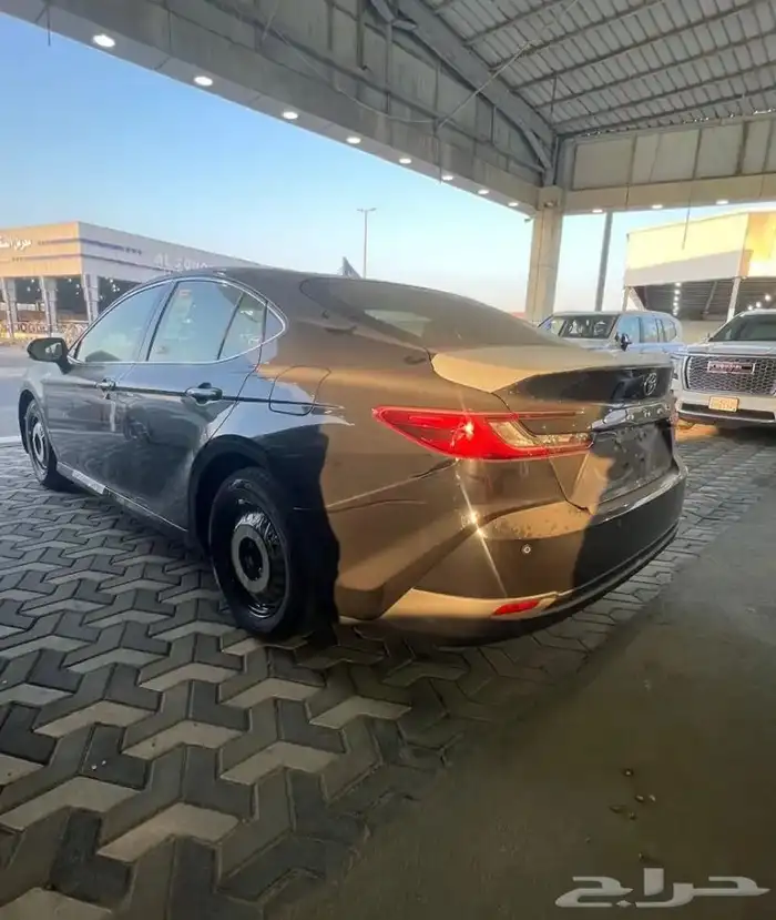 تويوتا كامري 2025 E بنزين بريمي 3