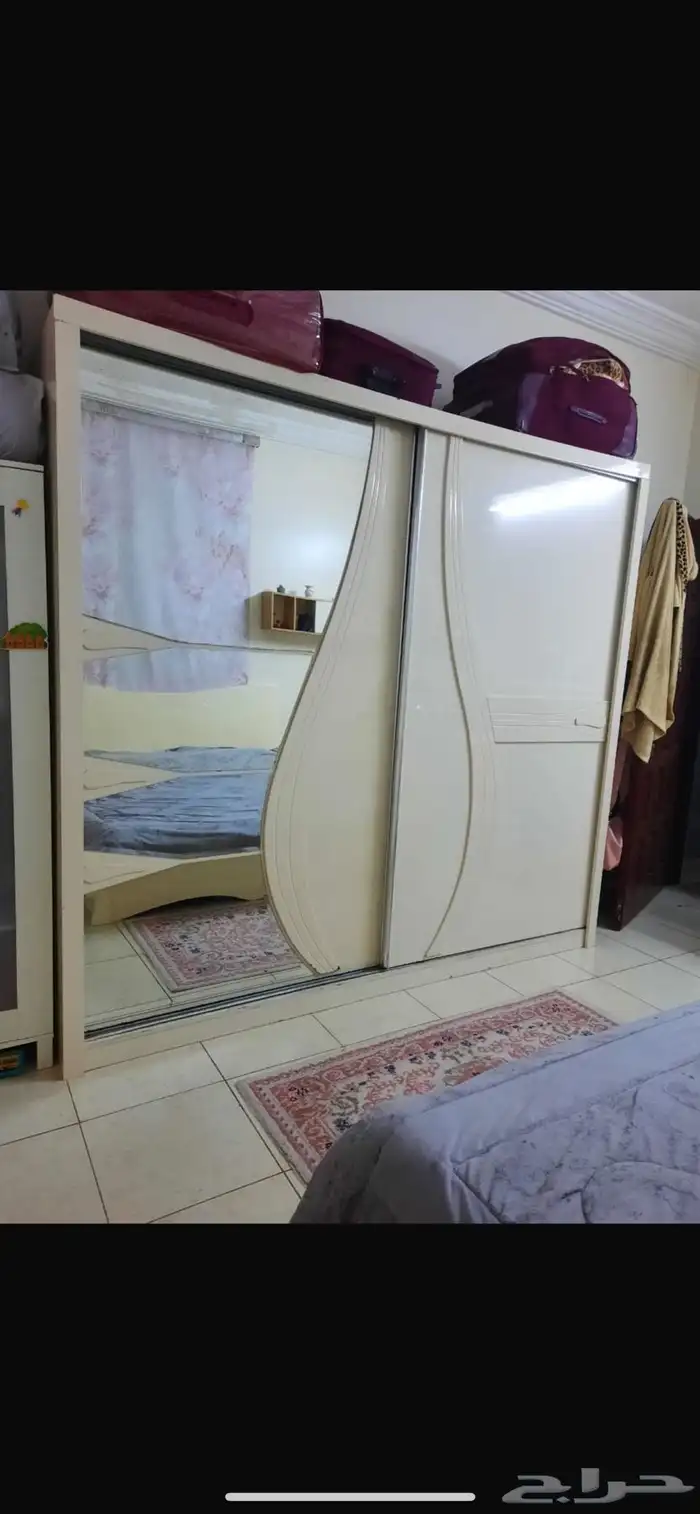 غرفه نوم كامله مع الستاره وكنب مع الطاولات ومدخل بمرايه 0