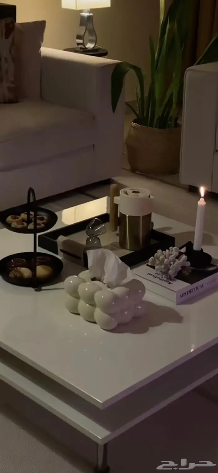 طاولة ايكيا مربع ابيض 0