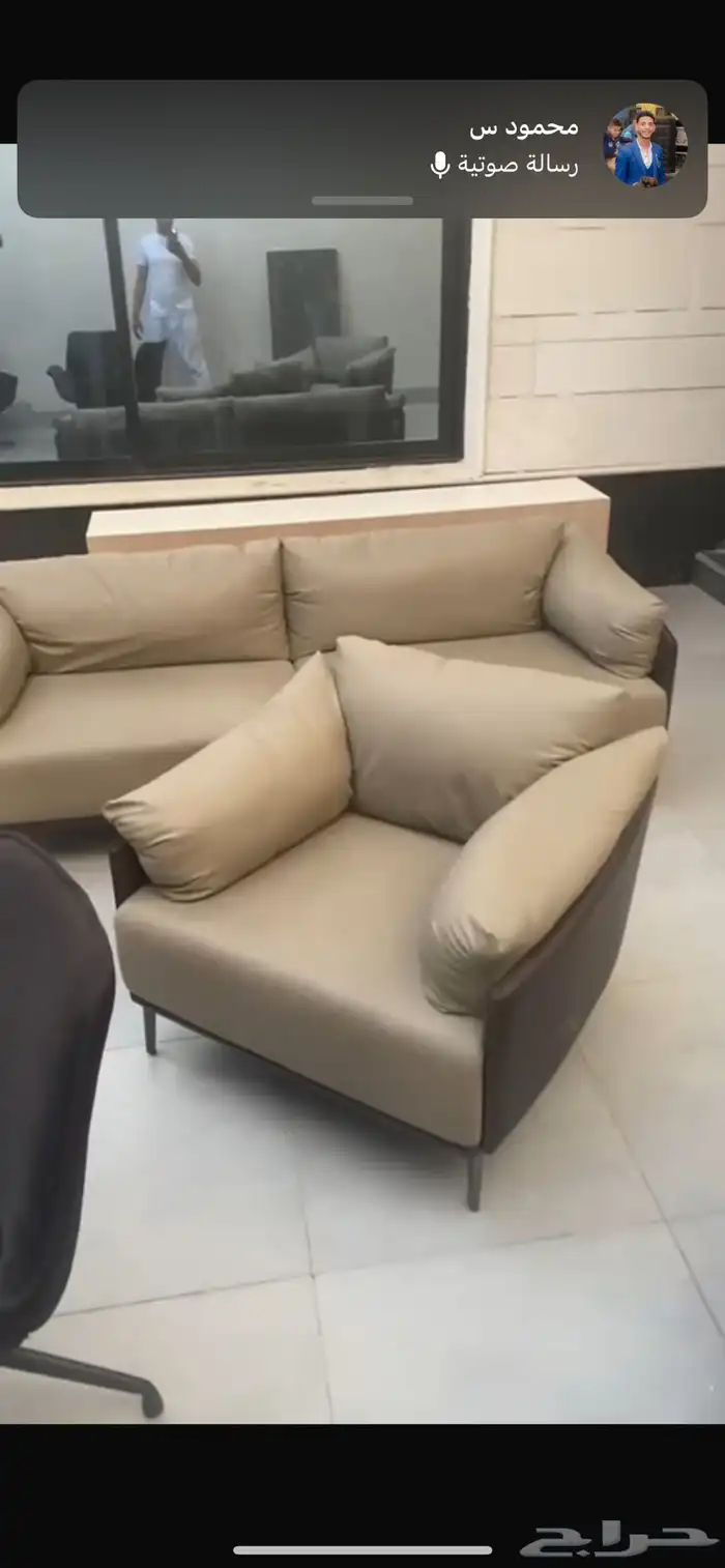 طقم كنب مع شاشة مافيه ولا خدش وشاشة شبه جديدة 1