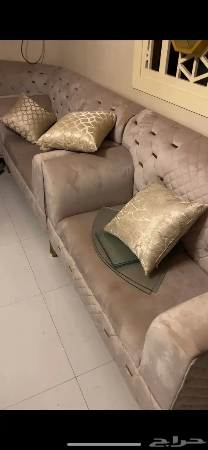 موجود كنب ست قطع فيه منهم قطعيتن دايري كبيره 0
