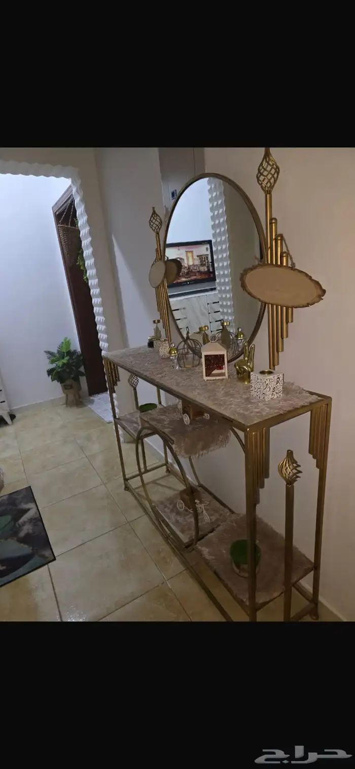 غرفه نوم كامله مع الستاره وكنب مع الطاولات ومدخل بمرايه 8