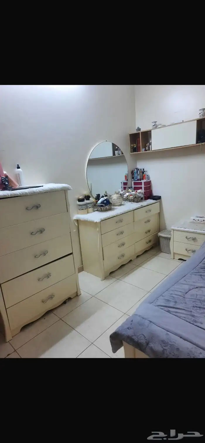 غرفه نوم كامله مع الستاره وكنب مع الطاولات ومدخل بمرايه 2