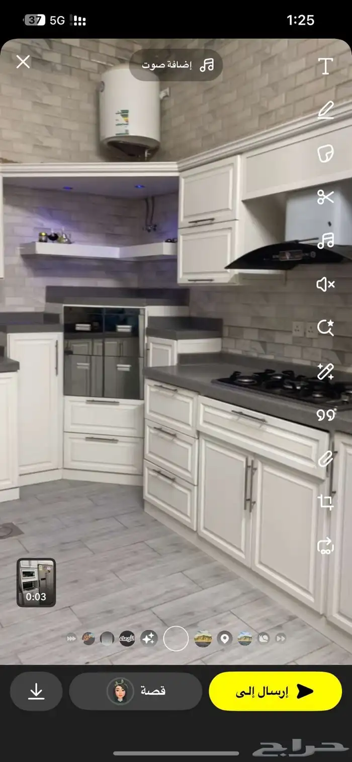 مطبخ مع الفرن والشفاط الكهربائي 0