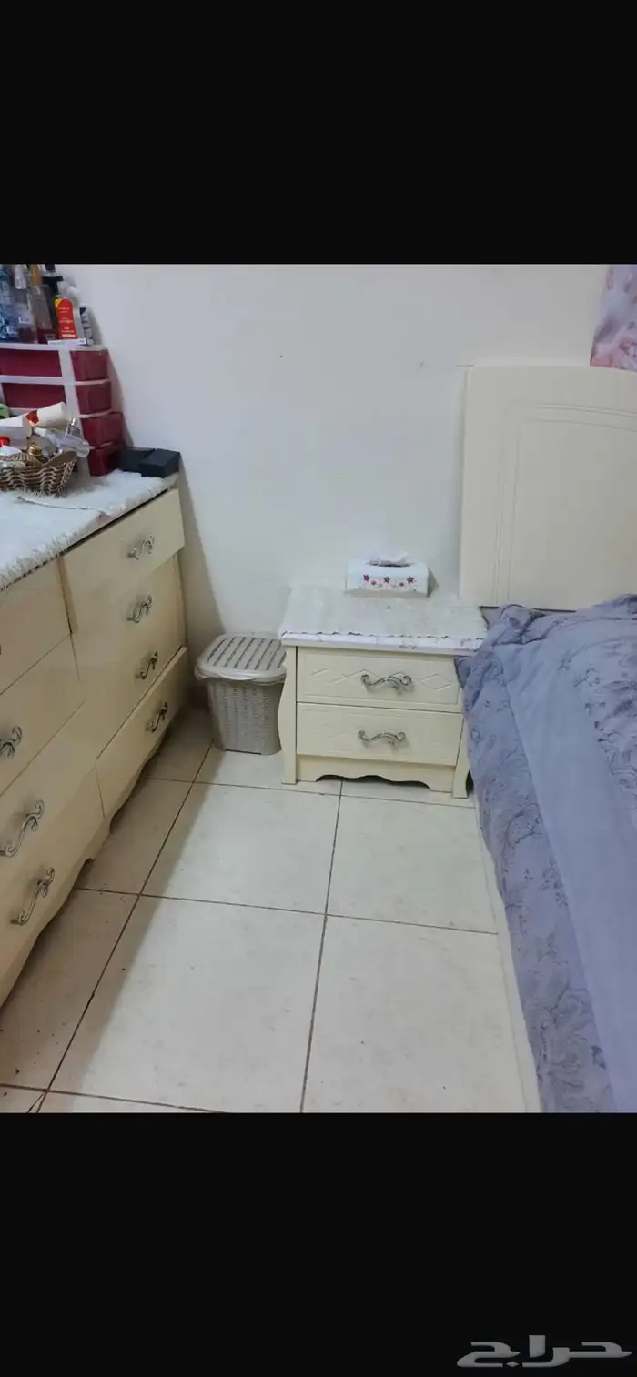 غرفه نوم كامله مع الستاره وكنب مع الطاولات ومدخل بمرايه 3