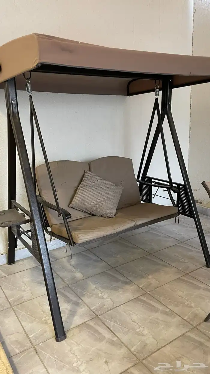 مرجيحه وطاولة خارجيه 0