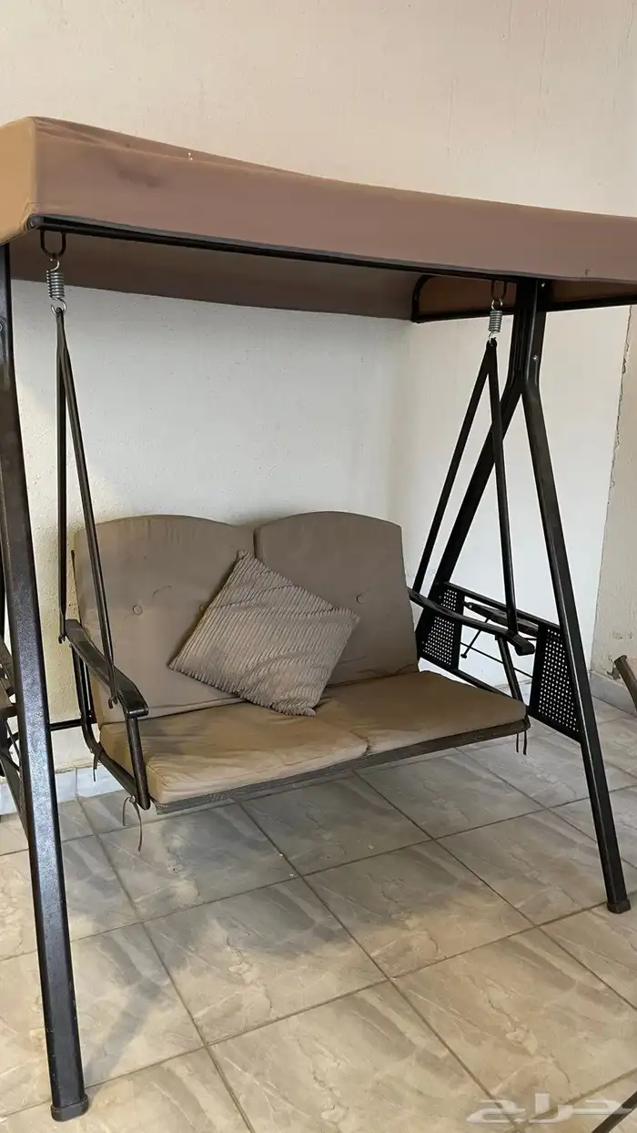 مرجيحه وطاولة خارجيه 2