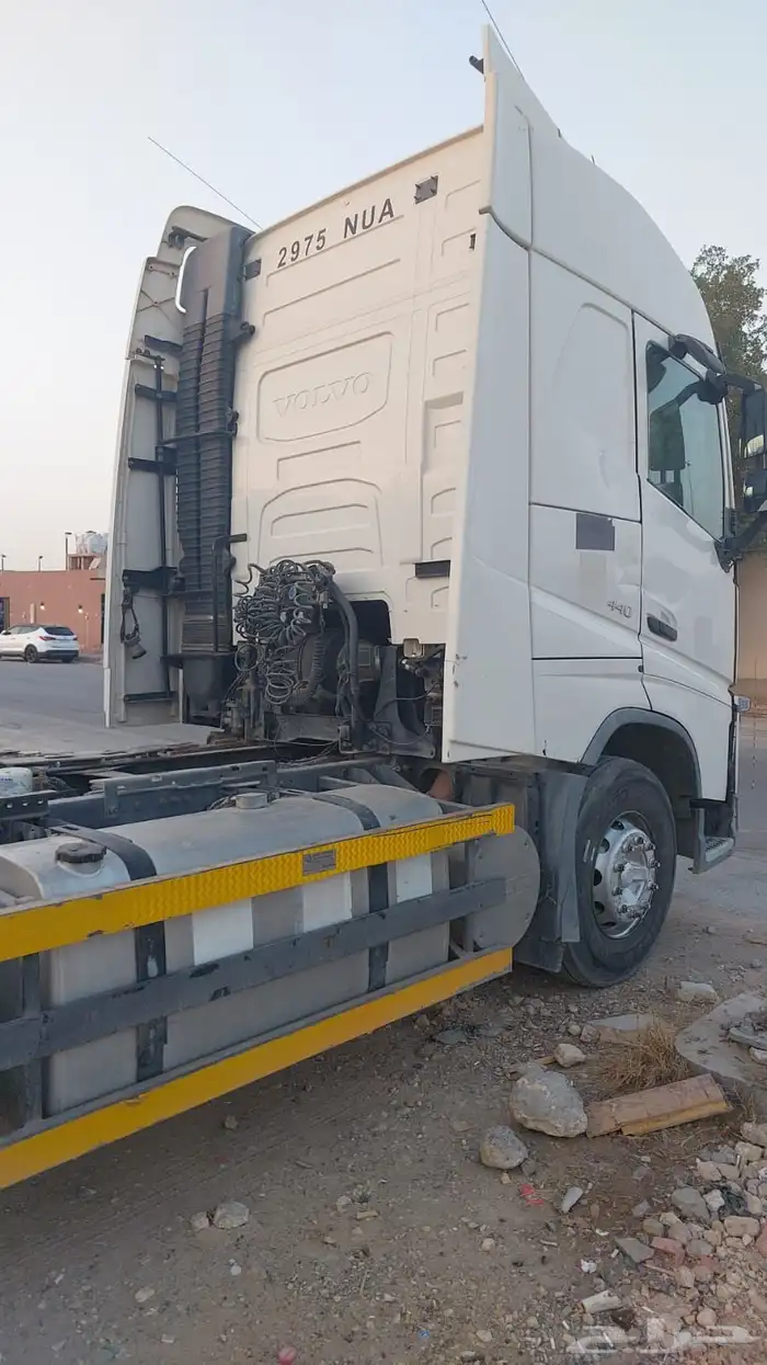 شاحنة فولفو 2014 داعشية 440 5