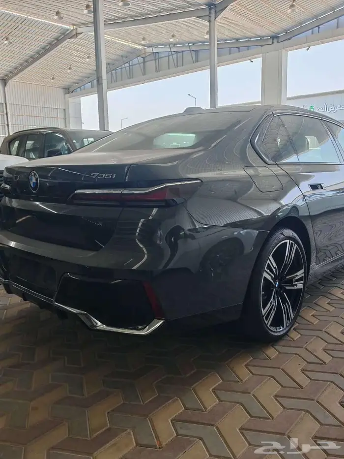 بي ام دبليو 735i موديل 2026 اسود رمادي خليجي 12