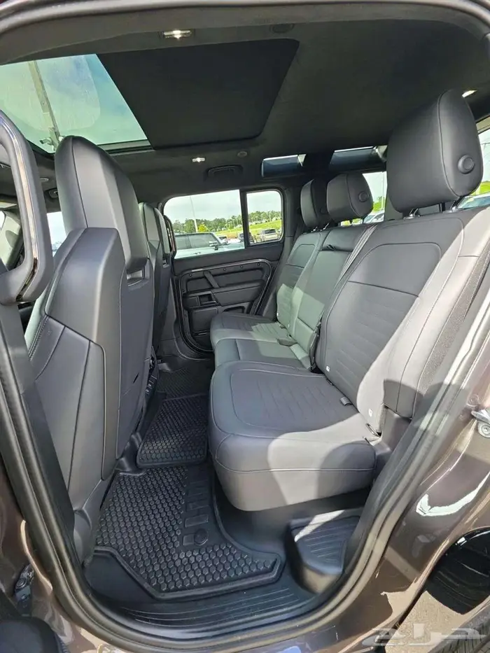 Land Rover Defender 110 OCTA شبه اصفار 12