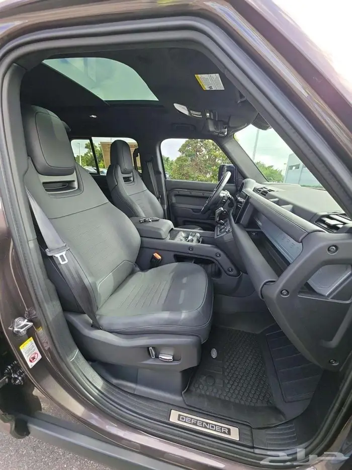 Land Rover Defender 110 OCTA شبه اصفار 10