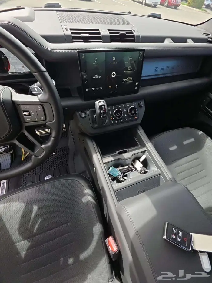Land Rover Defender 110 OCTA شبه اصفار 7
