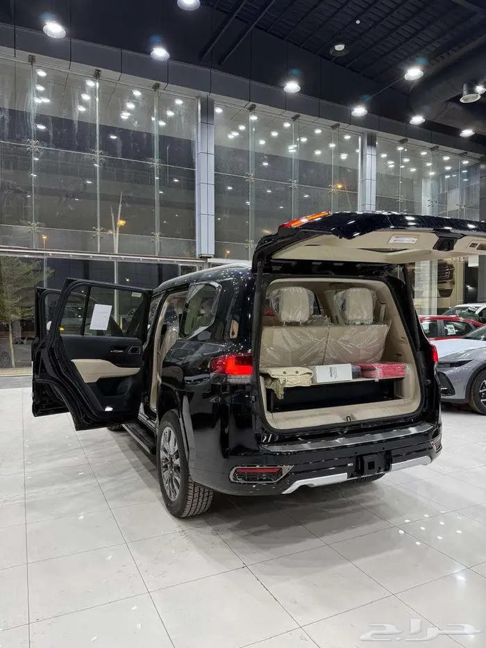 تويوتا لاندكروزر VXR هايبرد سعودي 2025 ( ابيض - اسود ) 5