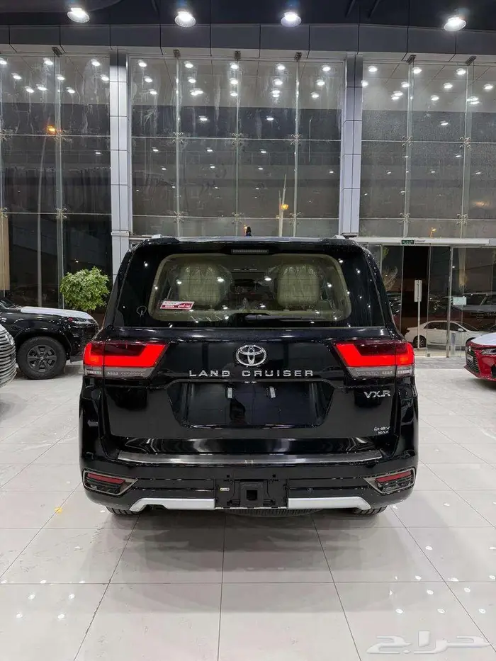 تويوتا لاندكروزر VXR هايبرد سعودي 2025 ( ابيض - اسود ) 7