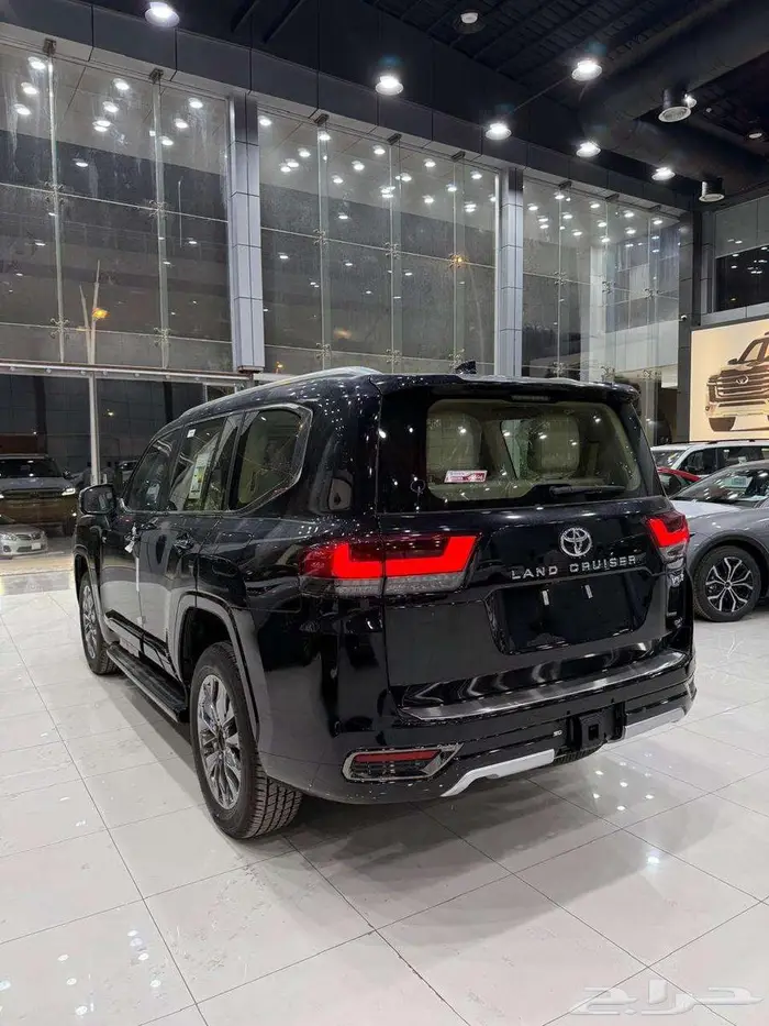 تويوتا لاندكروزر VXR هايبرد سعودي 2025 ( ابيض - اسود ) 4