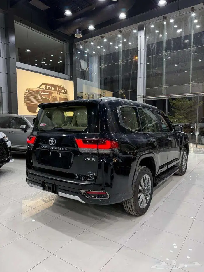 تويوتا لاندكروزر VXR هايبرد سعودي 2025 ( ابيض - اسود ) 6