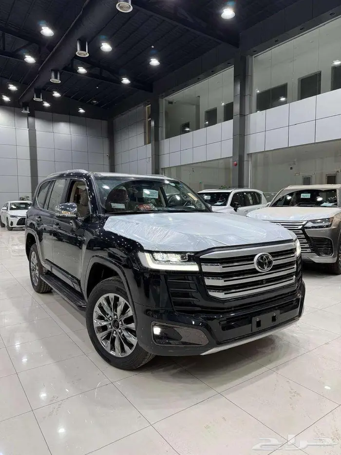 تويوتا لاندكروزر VXR هايبرد سعودي 2025 ( ابيض - اسود ) 3