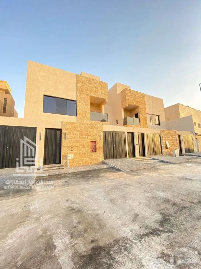 تاون هاوس علوي وارضي فاخر بموقع استراتيجي بحي الروابي للبيع 0