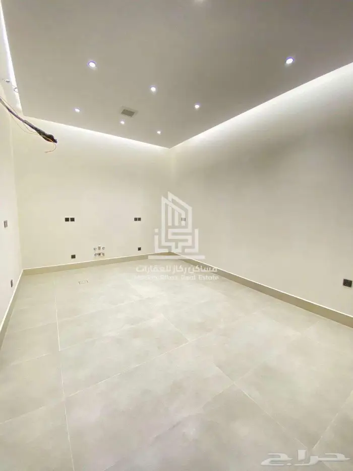 تاون هاوس علوي وارضي فاخر بموقع استراتيجي بحي الروابي للبيع 6