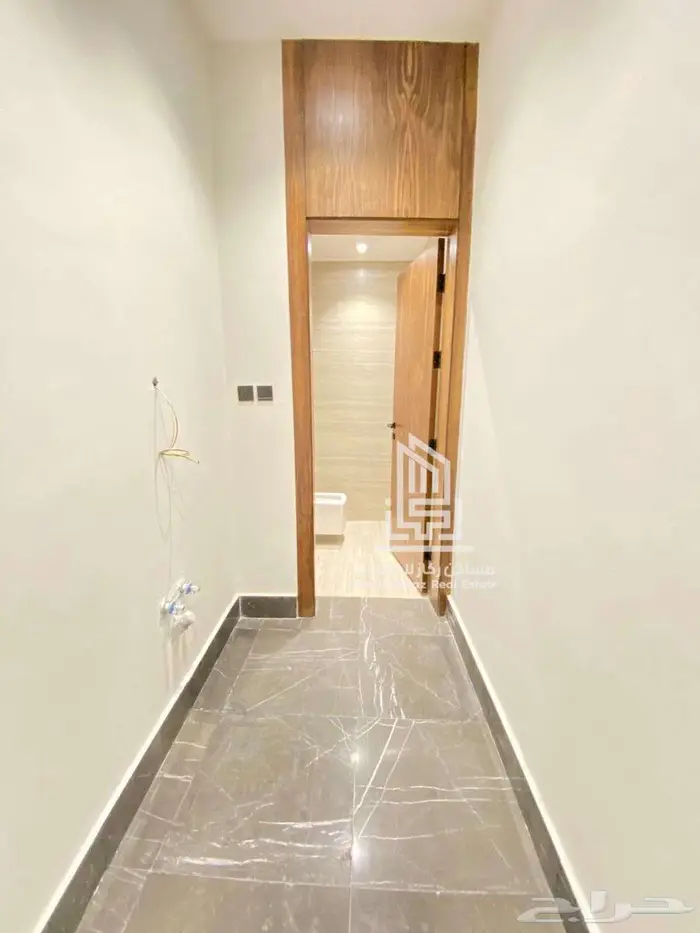 تاون هاوس علوي وارضي فاخر بموقع استراتيجي بحي الروابي للبيع 10