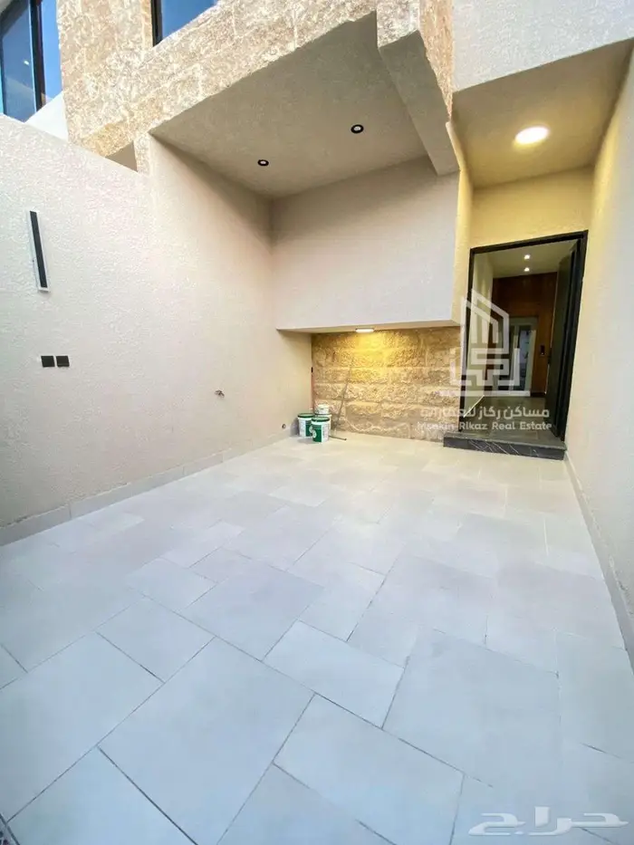 تاون هاوس علوي وارضي فاخر بموقع استراتيجي بحي الروابي للبيع 19
