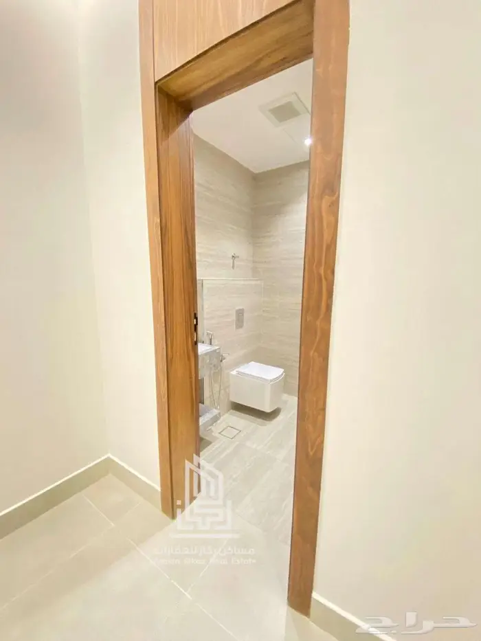 تاون هاوس علوي وارضي فاخر بموقع استراتيجي بحي الروابي للبيع 24