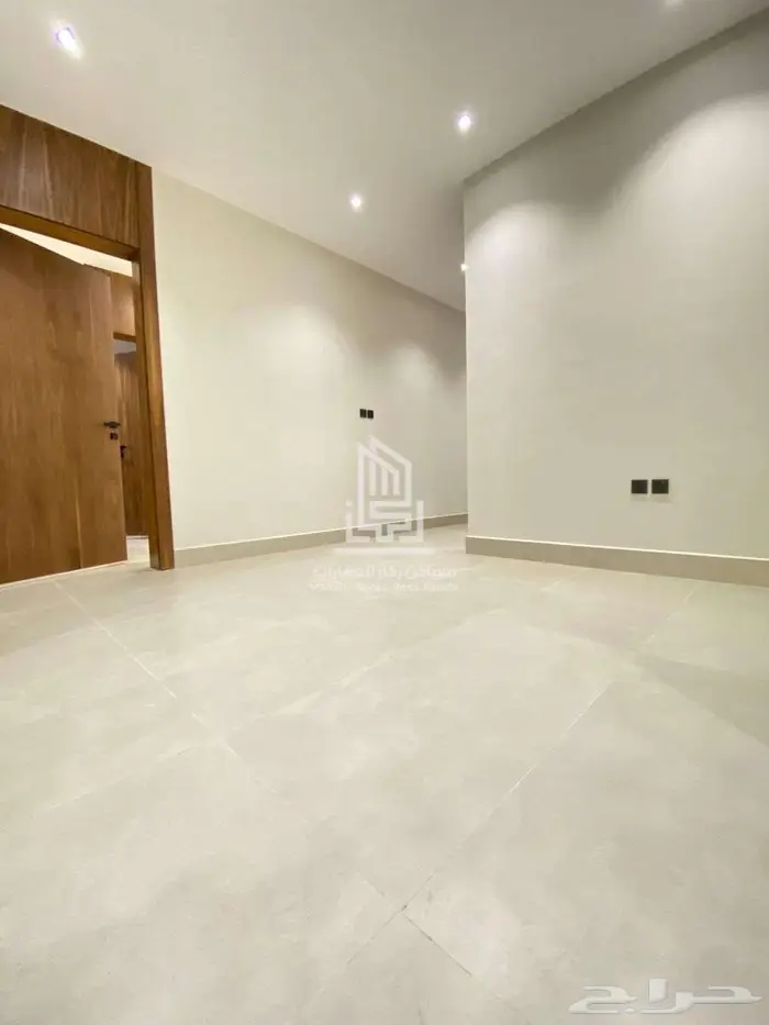 تاون هاوس علوي وارضي فاخر بموقع استراتيجي بحي الروابي للبيع 28
