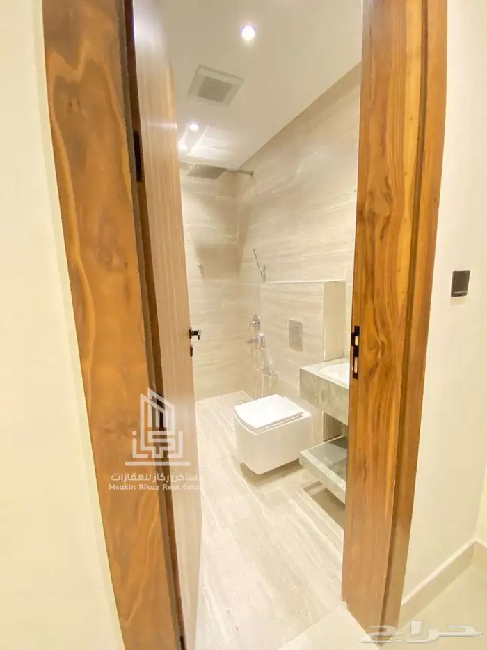 تاون هاوس علوي وارضي فاخر بموقع استراتيجي بحي الروابي للبيع 33