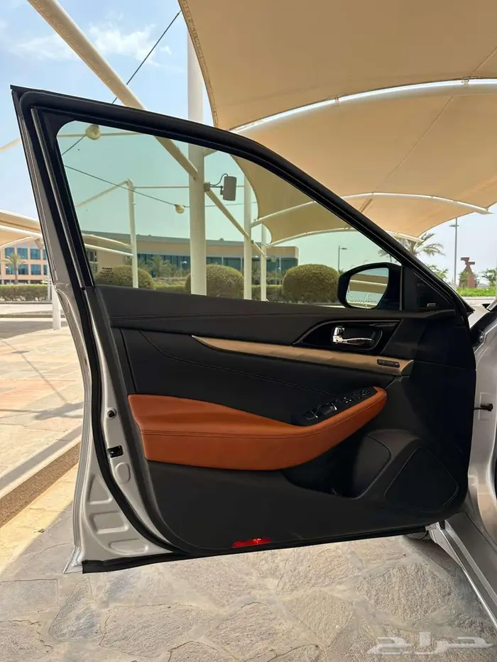Nissan Maxima 2022 SR 18