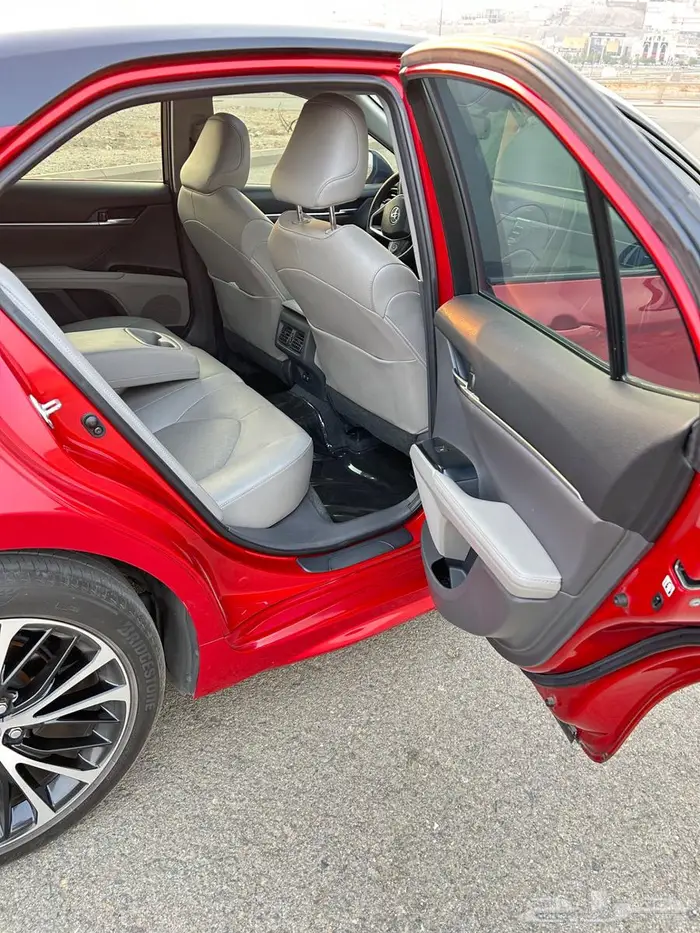 للبيع كامري قراندي V6 سبورت2019 المالك الاول استخدام شخصي 12