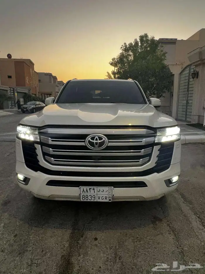 لاندكروزر 2022 فل كامل 4