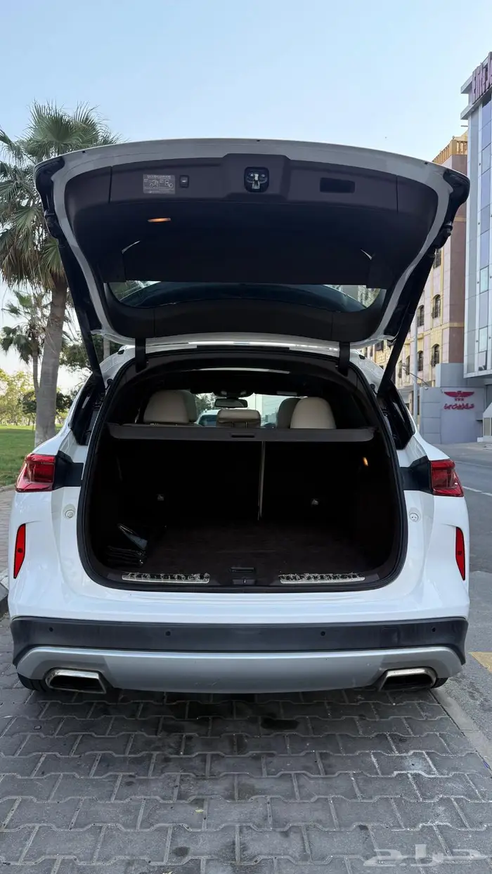 QX50 2020 نظيفة ممشى قليل وباقي على الضمان 11