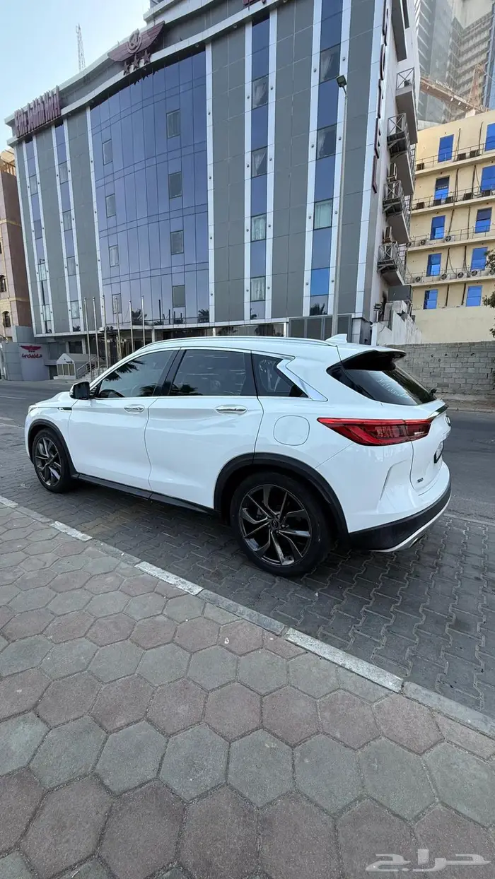 QX50 2020 نظيفة ممشى قليل وباقي على الضمان 10