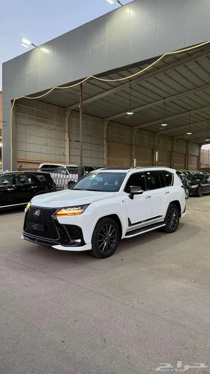 لكزس LX600 اف سبورت 2023 عداد 33000 فقط 1