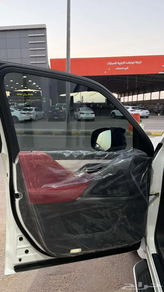 لكزس LX600 اف سبورت 2023 عداد 33000 فقط 3