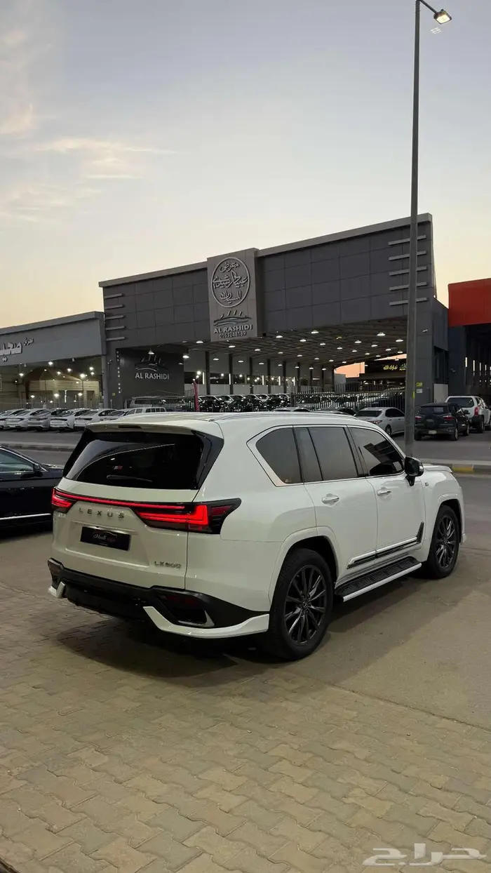 لكزس LX600 اف سبورت 2023 عداد 33000 فقط 8