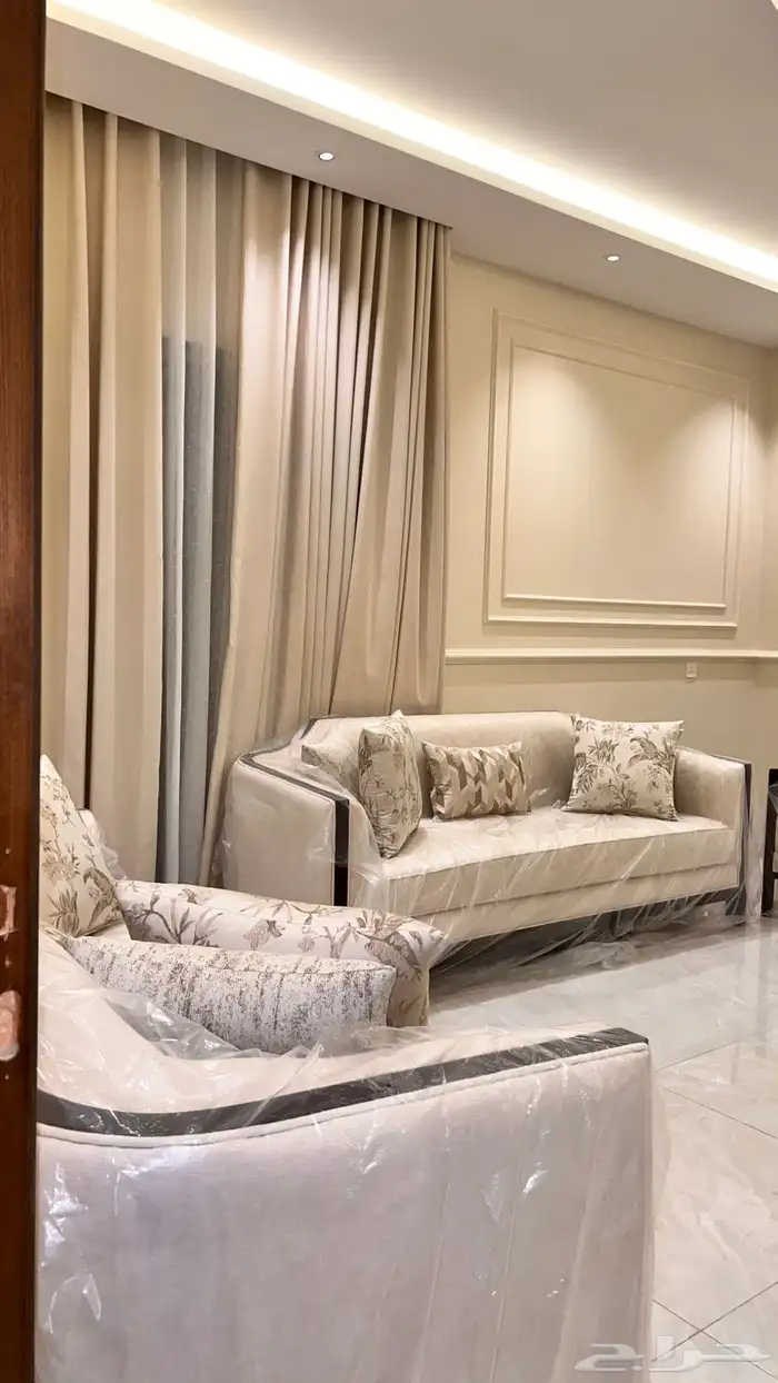 كنب كلاسيكي للبيع جديد ما له اقل من اسبوع 8