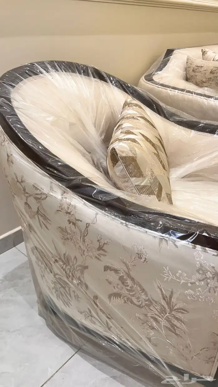 كنب كلاسيكي للبيع جديد ما له اقل من اسبوع 9