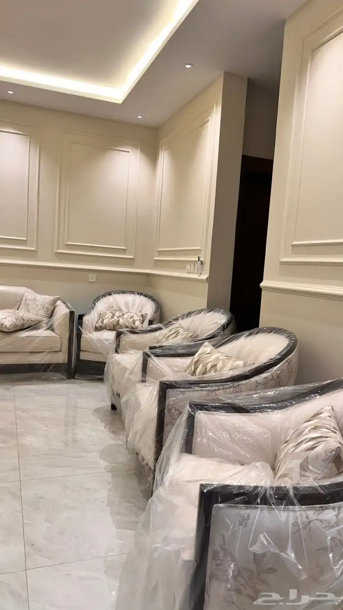 كنب كلاسيكي للبيع جديد ما له اقل من اسبوع 7