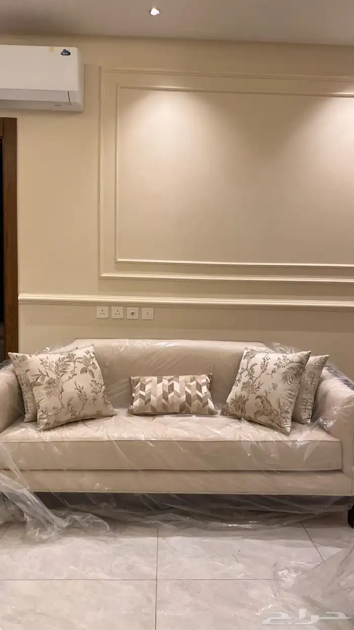 كنب كلاسيكي للبيع جديد ما له اقل من اسبوع 3